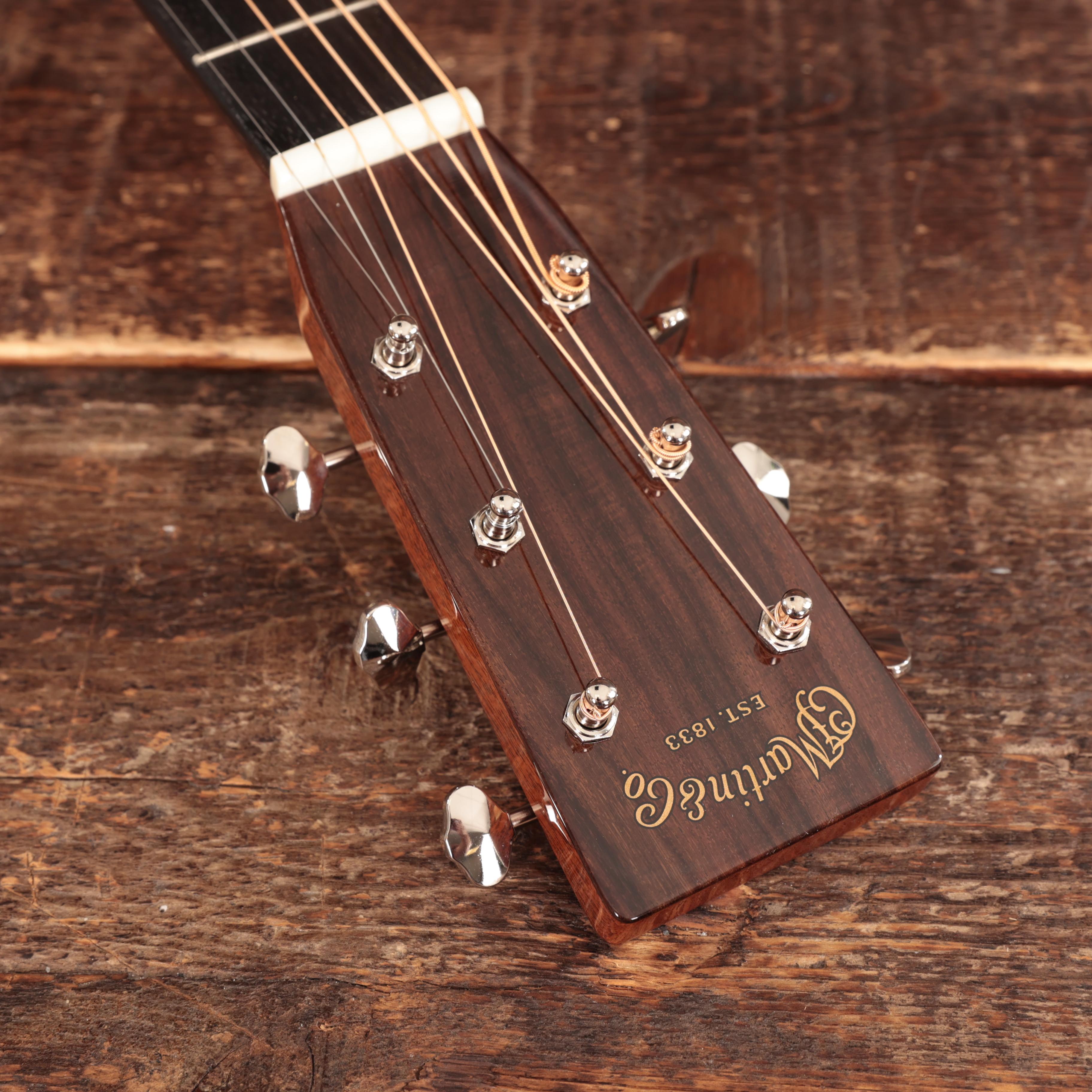 Martin 000-28EC Eric Clapton Signature Acoustic Guitar in Natural